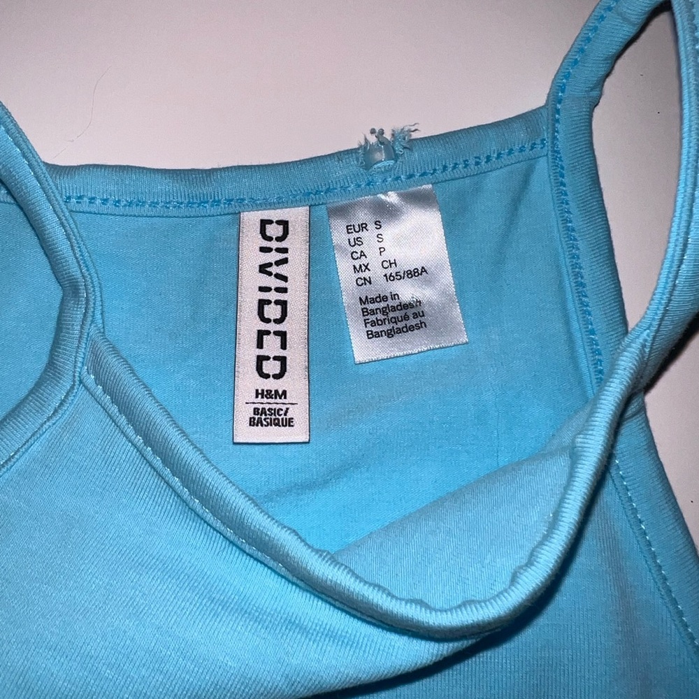 Divided H&M crop tank